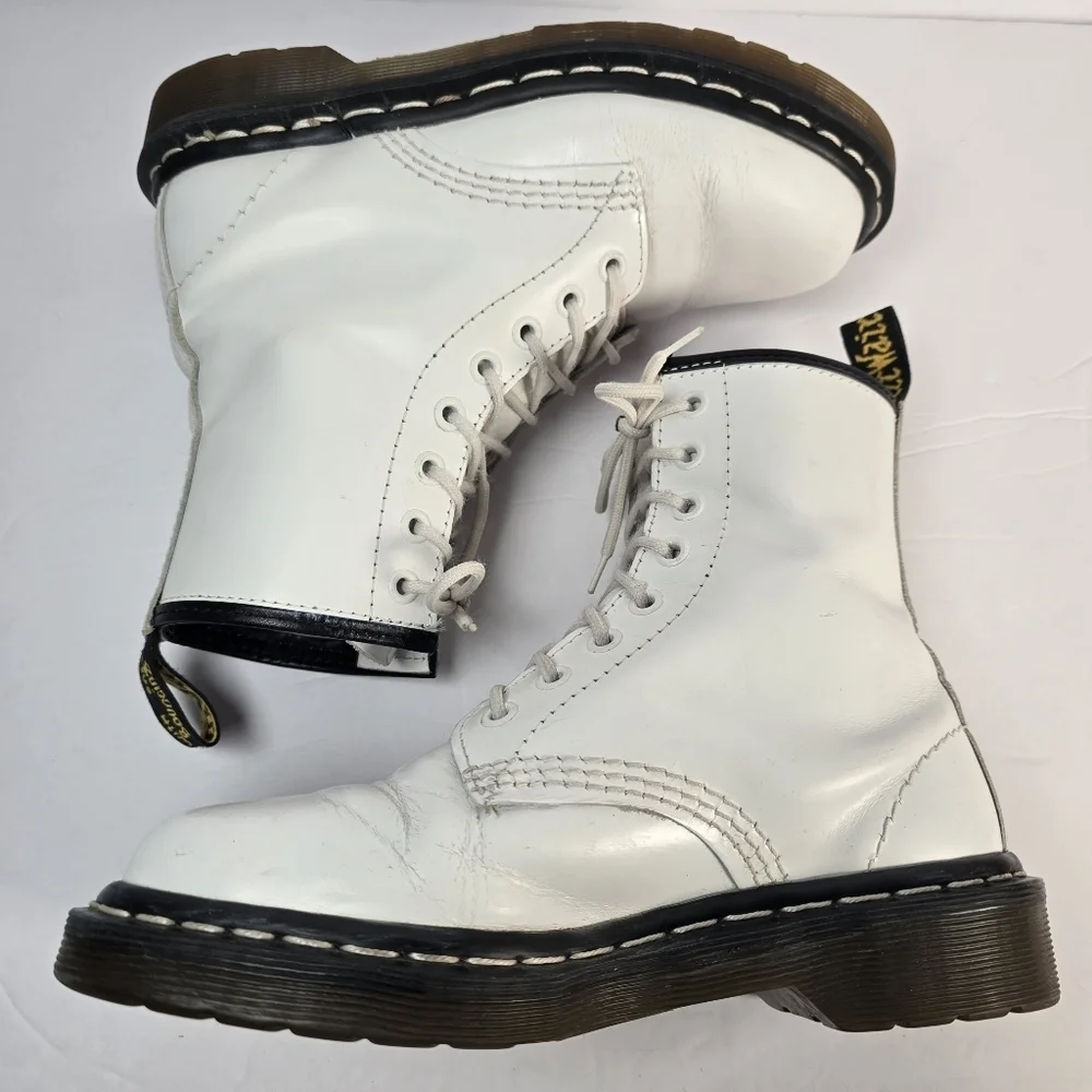 Dr. Martins Girls Vintage 1990s 8-Eye 1460 White Combat Boots Laceup Size 3 Moto